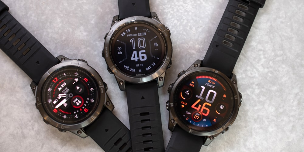 Porovnání displejů: vlevo epix, uprostřed Fenix 7 PRO, vpravo Fenix 8